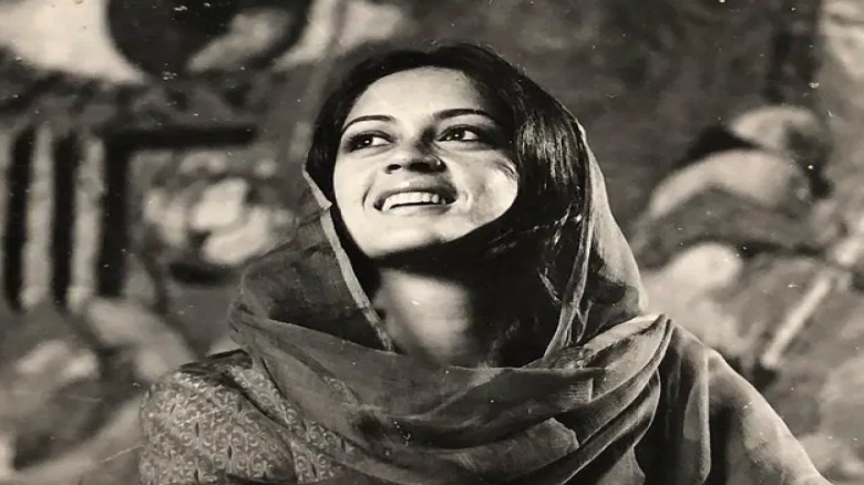 সাঁতার প্রতিযোগিতার সেরা নাফিসা; সিনেমায় নায়িকা ও নায়কের তাল