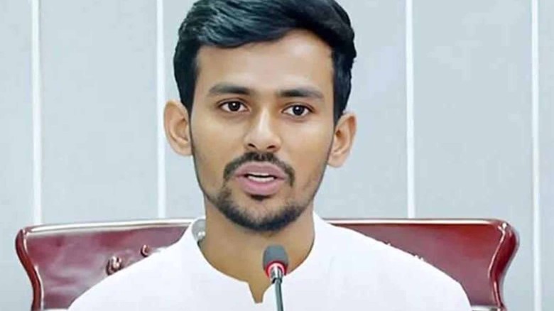 শাহজালাল বিমানবন্দরে ম্যাগাজিন ইস্যুতে উপদেষ্টা আসিফ মাহমুদে