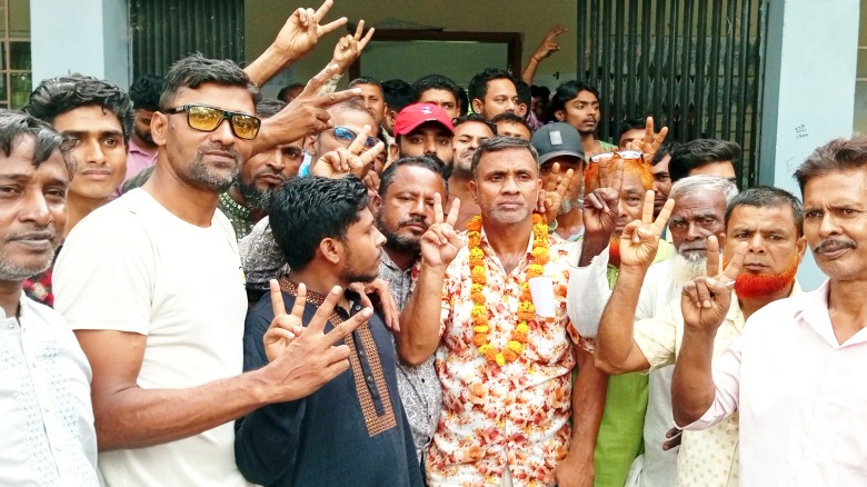 পাঁচবিবি সমবায় সমিতির নির্বাচনে প্রভাষক সাইদুর সভাপতি নির্ব