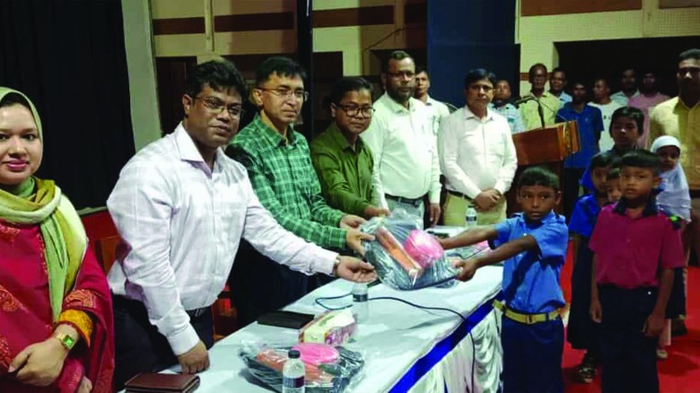 নীলফামারীতে চার’শ শিক্ষার্থী পেলো স্কুল ব্যাগ, পানির পাত্র ও