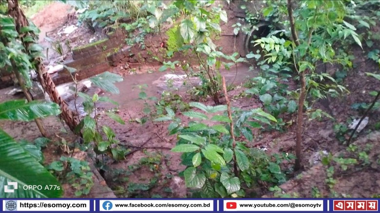 ঝিকরগাছায় বসত বাড়ির সামনে সরকারী কালভার্ট বন্ধ করে দেওয়ার অভ