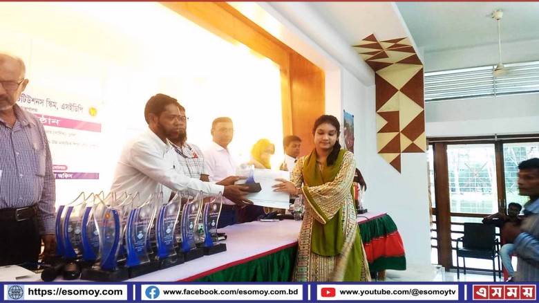 খুলনা বটিয়াঘাটায় মাধ্যমিক ও উচ্চ মাধ্যমিক পর্যায়ে পুরস্কা