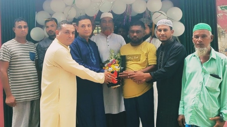 পটিয়ায় বিসমিল্লাহ পার্কিং উদ্বোধন করলেন সমাজ সেবক দিদারুল আলম।
