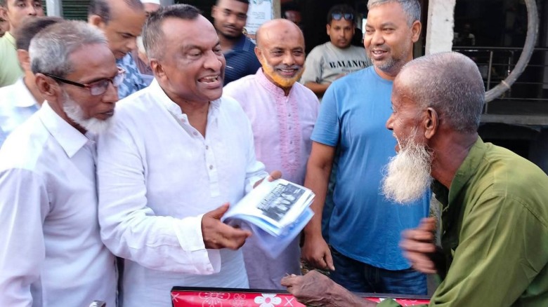 জয়পুরহাটের পাঁচবিবিতে ৩১ দফার সমর্থনে বিএনপি নেতা ফয়সাল আলীমের গণসংযোগ ও পথসভা।