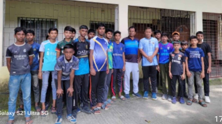 বাঘারপাড়ায় ক্রিকেটার বাছাই।