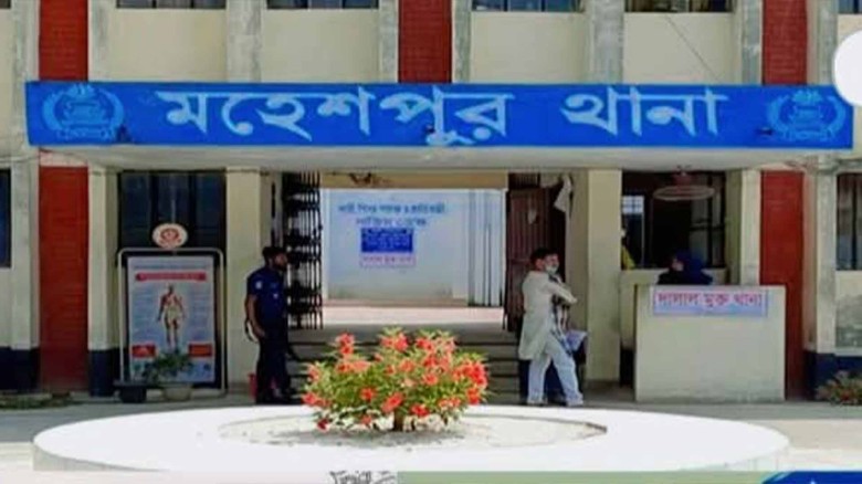 মহেশপুরে ৩ বছরের শিশুকে ধর্ষণ চেষ্টার অভিযোগে কিশোর আটক