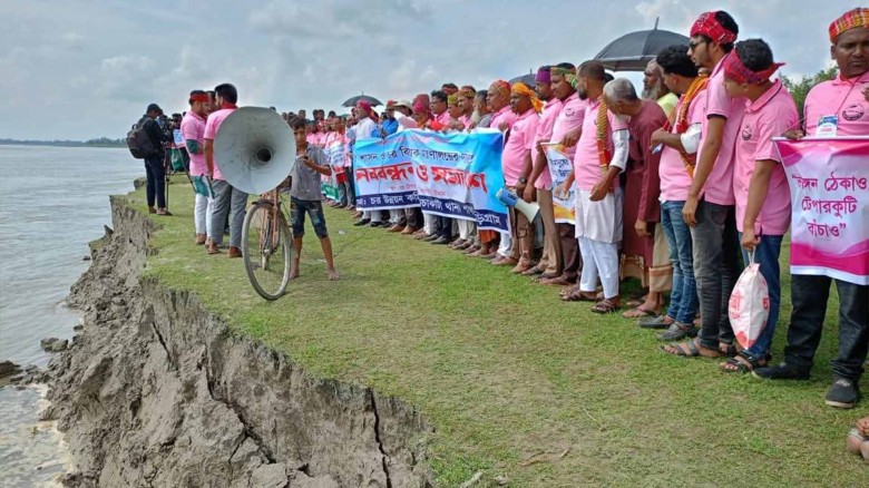 চর বিষয়ক আলাদা মন্ত্রণালয়ের দাবিতে কুড়িগ্রামে মানববন্ধন।