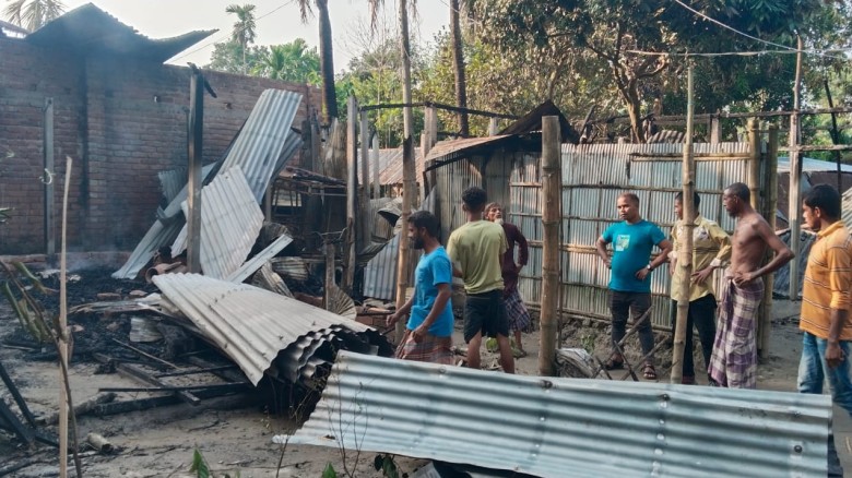 সৈয়দপুরে অগ্নিকান্ডে ৮ পরিবার