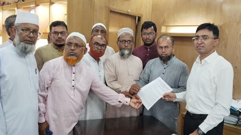 নীলফামারীতে ৫ দফা দাবিতে প্রধান উপদেষ্টা বরাবর শিক্ষক-কর্মচা