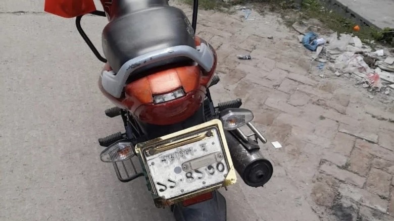 নড়াইলে বাড়ির সামনে থেকে প্রথম আলোর সাংবাদিকের মোটরসাইকেল চুর