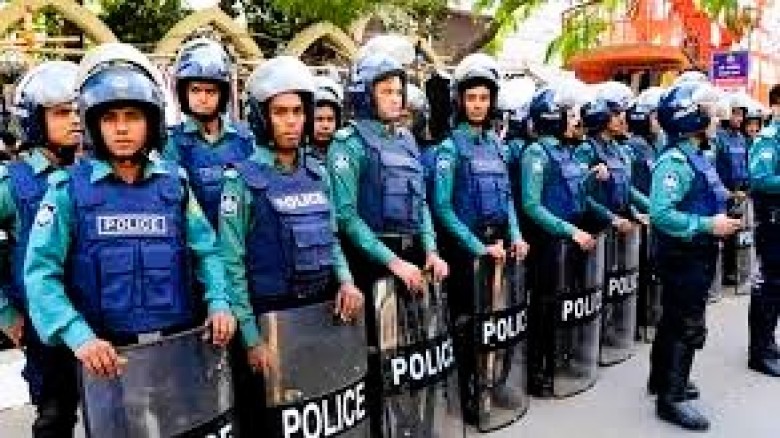 সকাল থেকে ঢাকার বিভিন্ন স্থানে সতর্ক অবস্থান, আদালত ও প্রবেশ