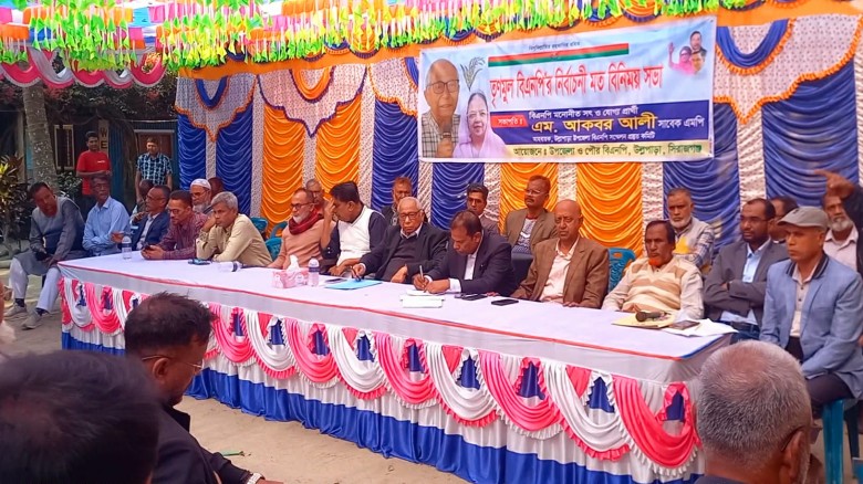 উল্লাপাড়ায় বিএনপি মনোনীত প্রার্থী এম আকবর আলীর সঙ্গে তৃণমূ